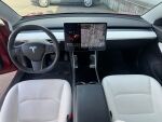 Tesla Model 3 2019 Punainen