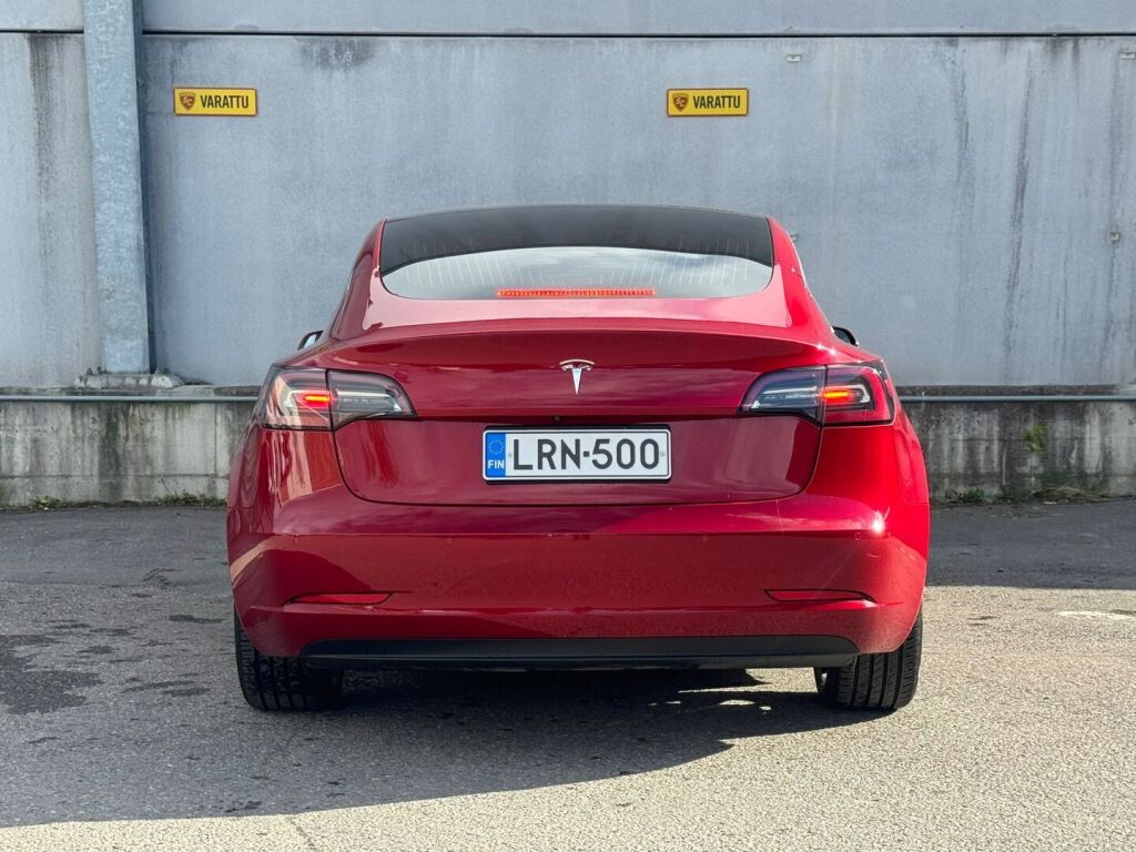 Tesla Model 3 2019 Punainen