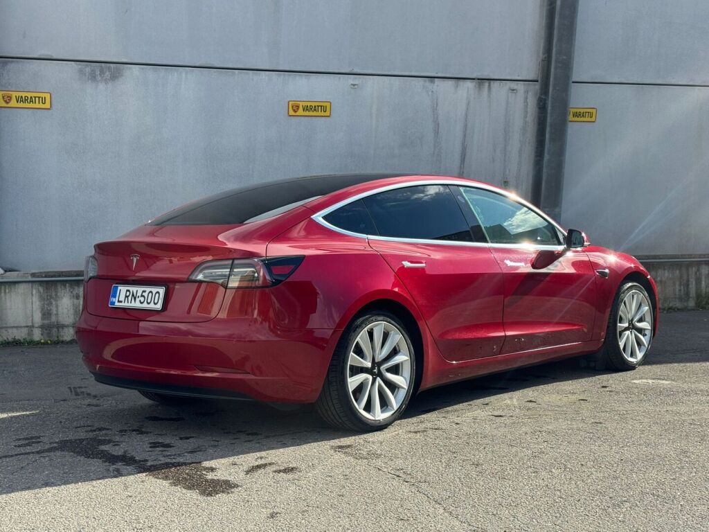 Tesla Model 3 2019 Punainen