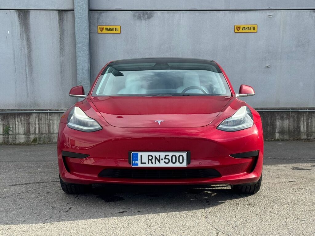 Tesla Model 3 2019 Punainen