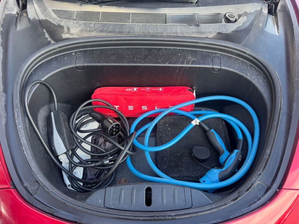 Tesla Model 3 2019 Punainen