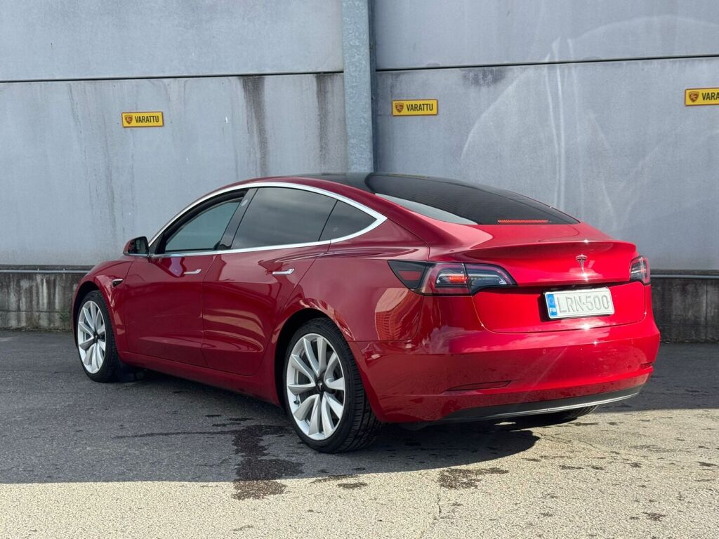 Tesla Model 3 2019 Punainen