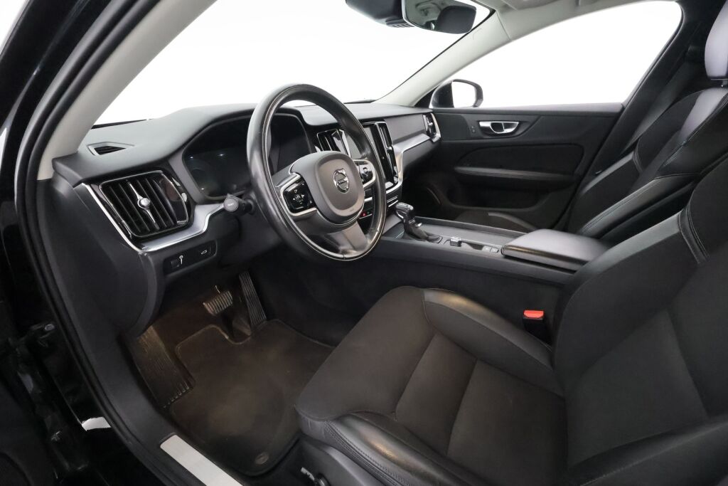 Volvo V60 2019 Musta