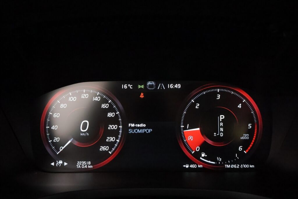 Volvo V60 2019 Musta