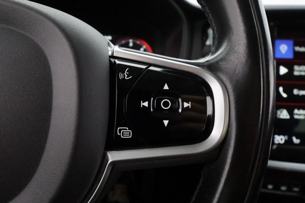 Volvo V60 2019 Musta