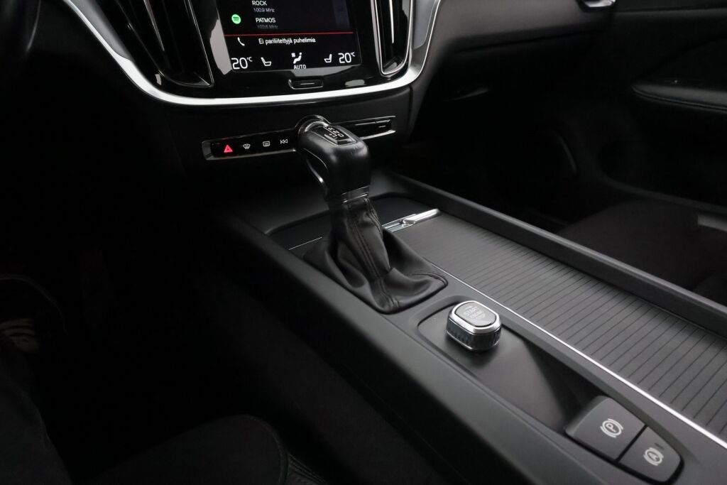 Volvo V60 2019 Musta