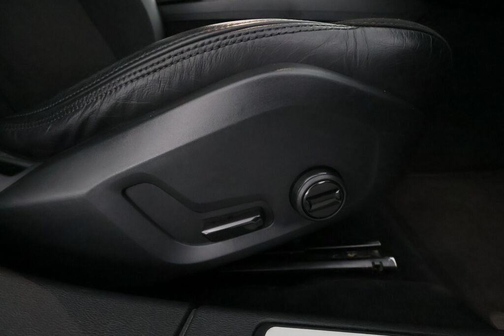 Volvo V60 2019 Musta