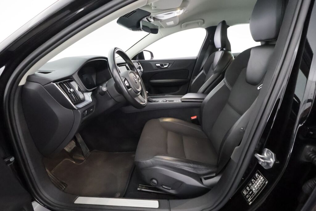 Volvo V60 2019 Musta