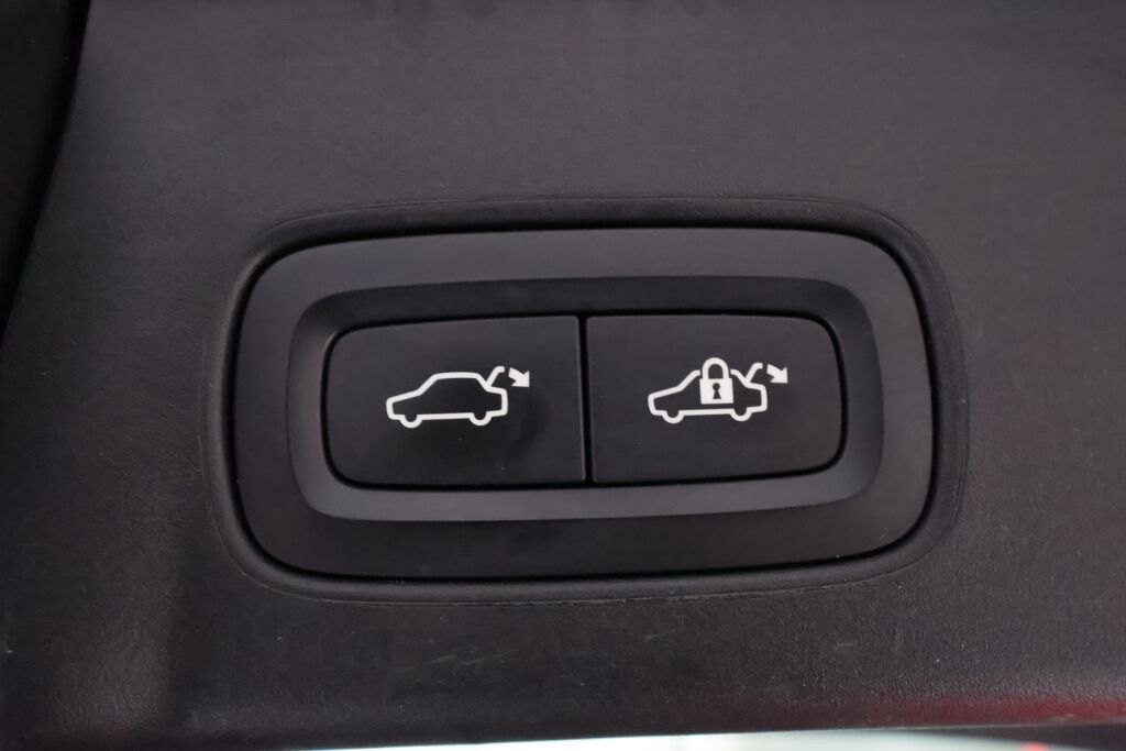 Volvo V90 2019 Valkoinen