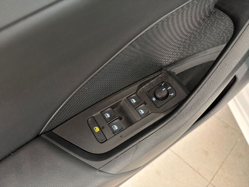Skoda Octavia 2023 Valkoinen