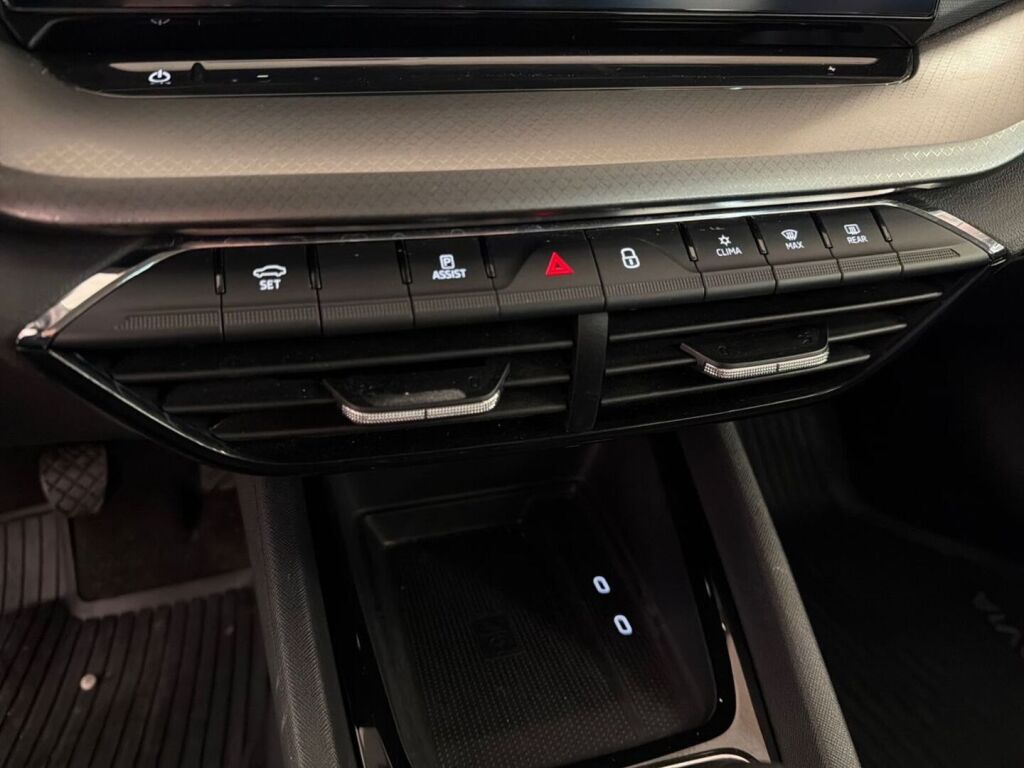 Skoda Octavia 2023 Valkoinen