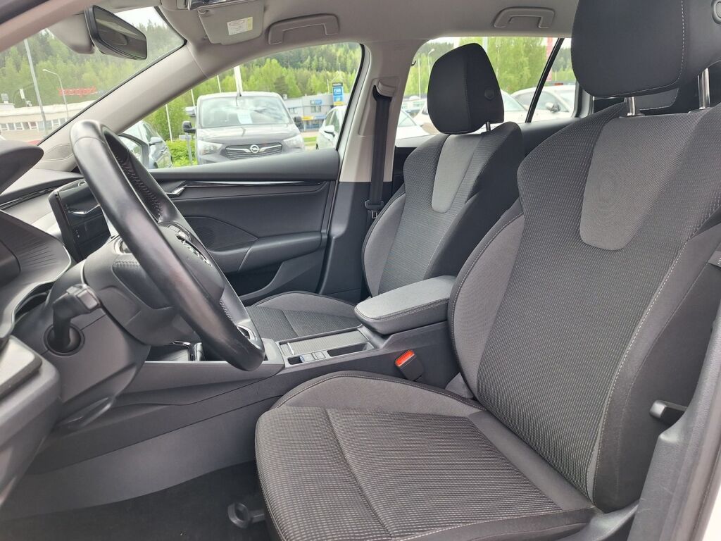 Skoda Octavia 2023 Valkoinen