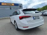Skoda Octavia 2023 Valkoinen