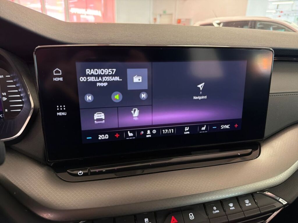 Skoda Octavia 2023 Valkoinen
