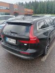 Volvo V60 2023 Musta