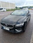 Volvo V60 2023 Musta