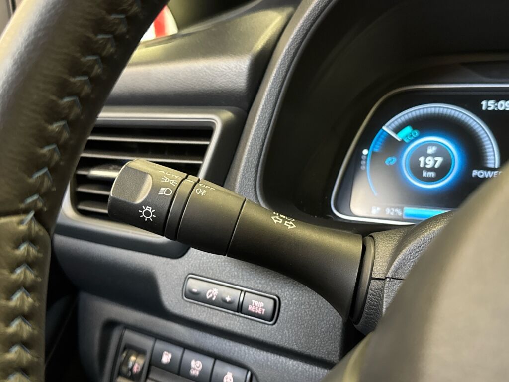 Nissan Leaf 2023 Valkoinen