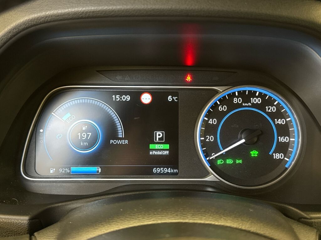 Nissan Leaf 2023 Valkoinen