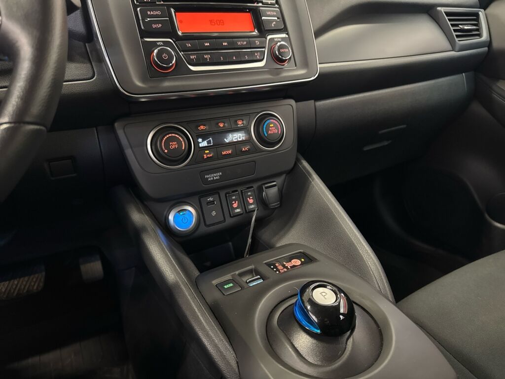Nissan Leaf 2023 Valkoinen