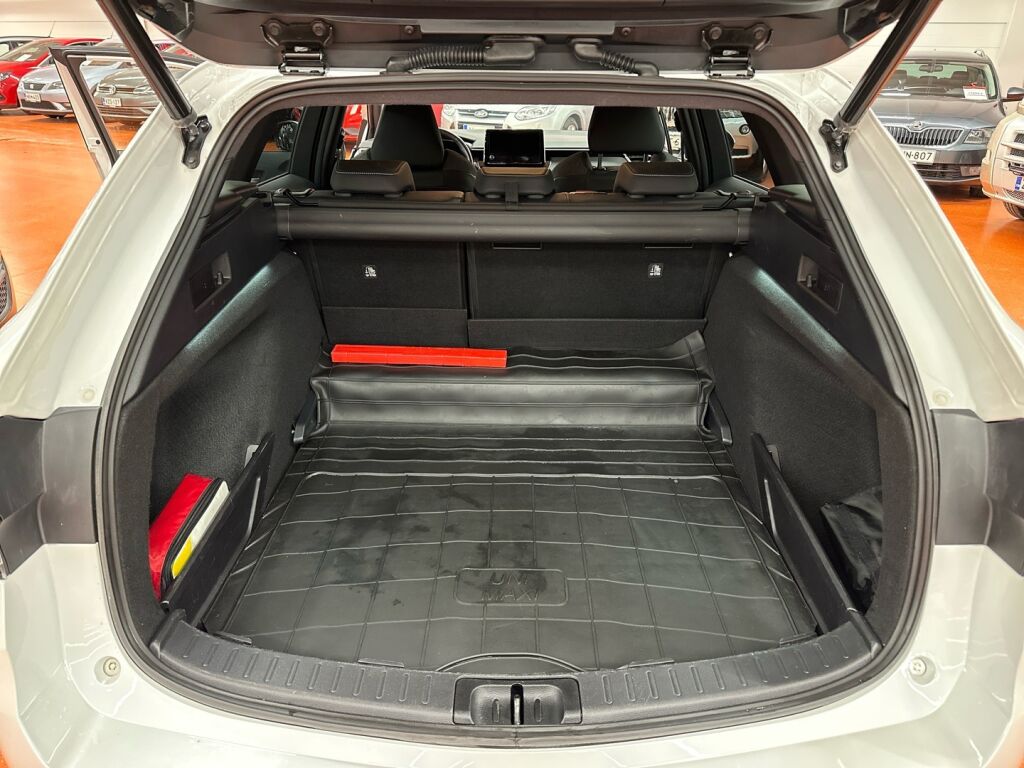 Toyota Corolla 2023 Valkoinen