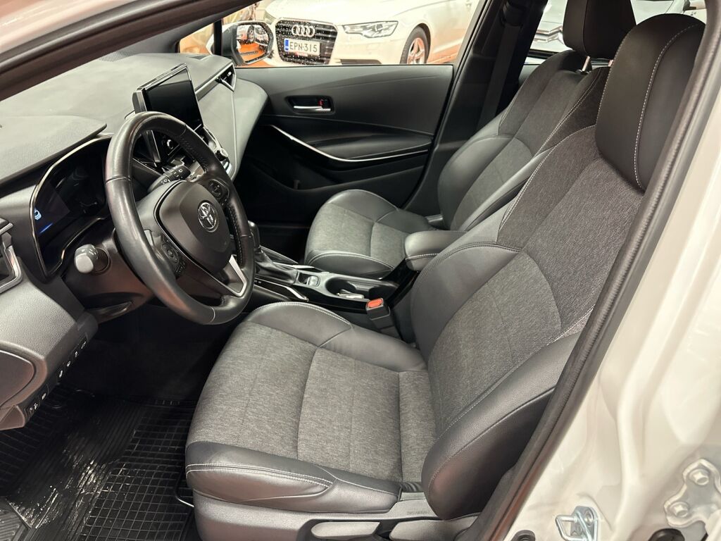 Toyota Corolla 2023 Valkoinen