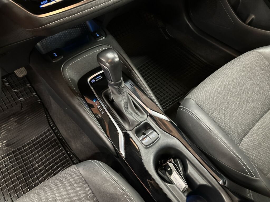 Toyota Corolla 2023 Valkoinen