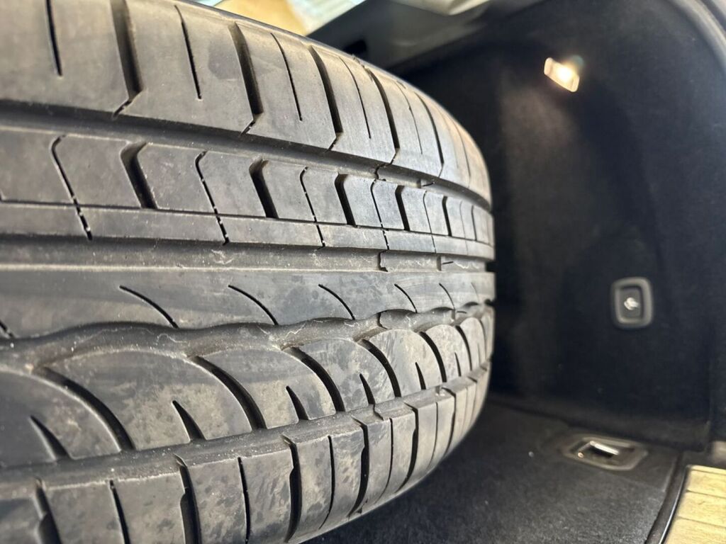 Volvo XC60 2023 Musta