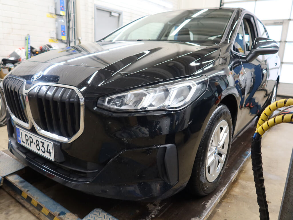 BMW 225 2023 Musta