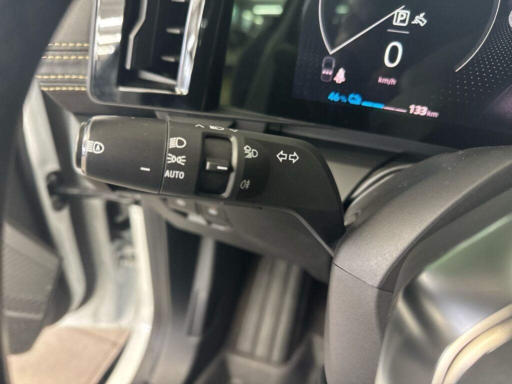 Renault Megane 2022 Valkoinen