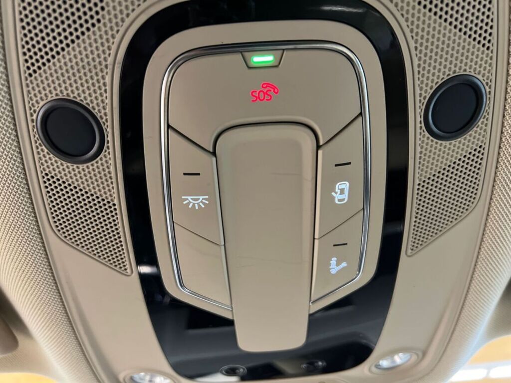 Audi Q5 2023 Musta
