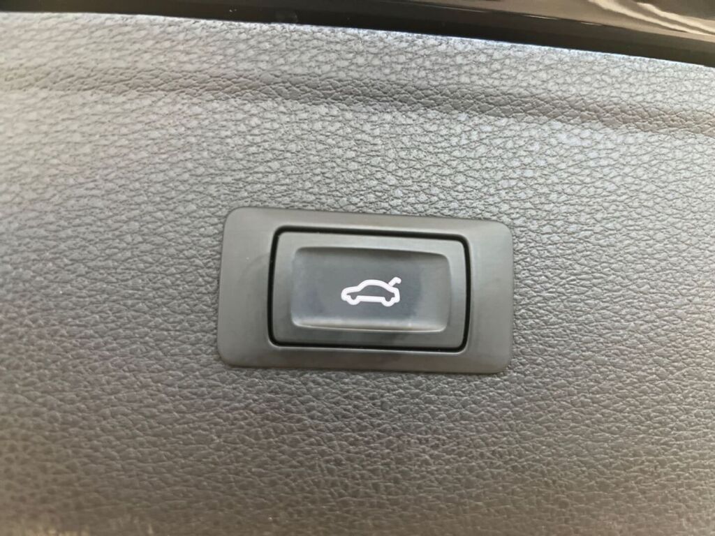 Audi Q5 2023 Musta