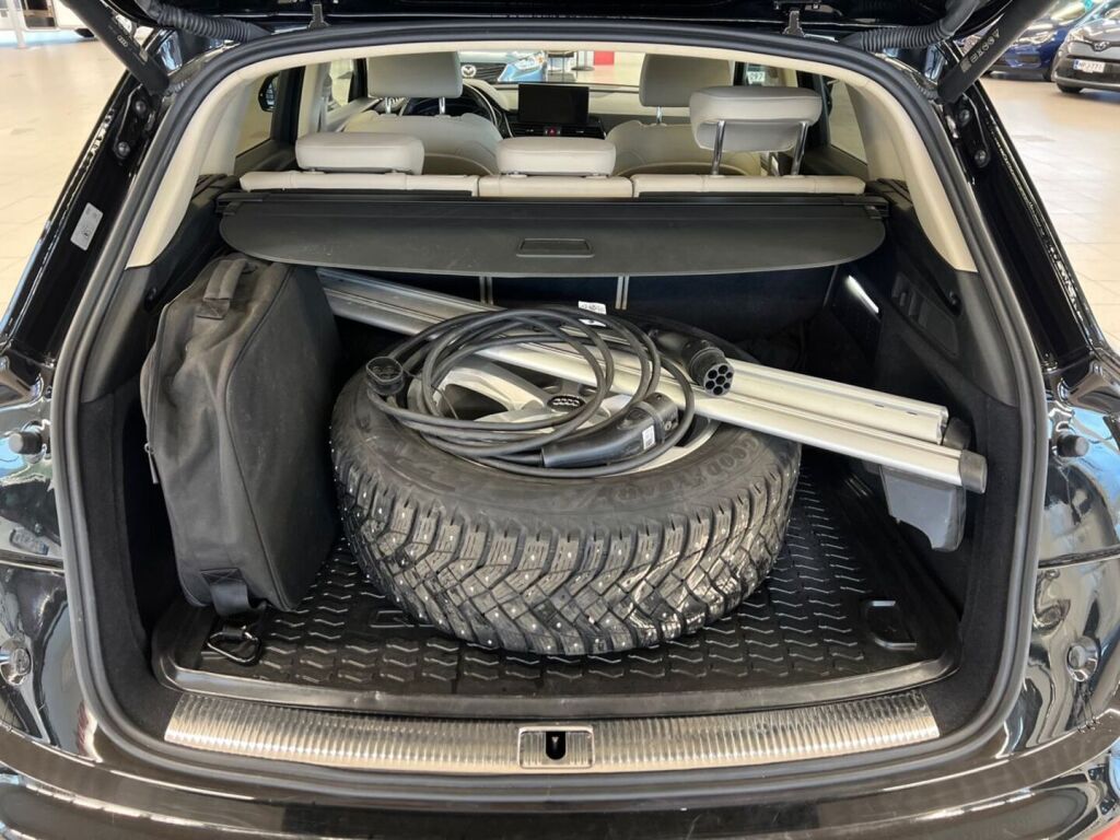 Audi Q5 2023 Musta