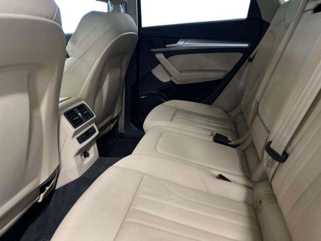 Audi Q5 2023 Musta
