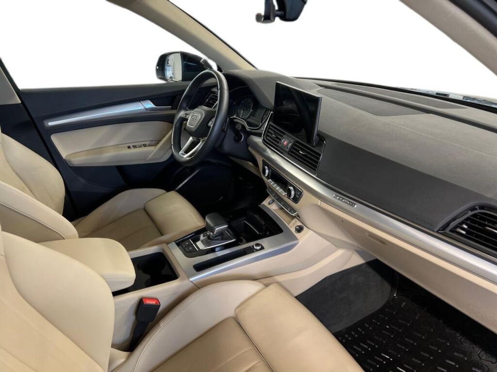 Audi Q5 2023 Musta