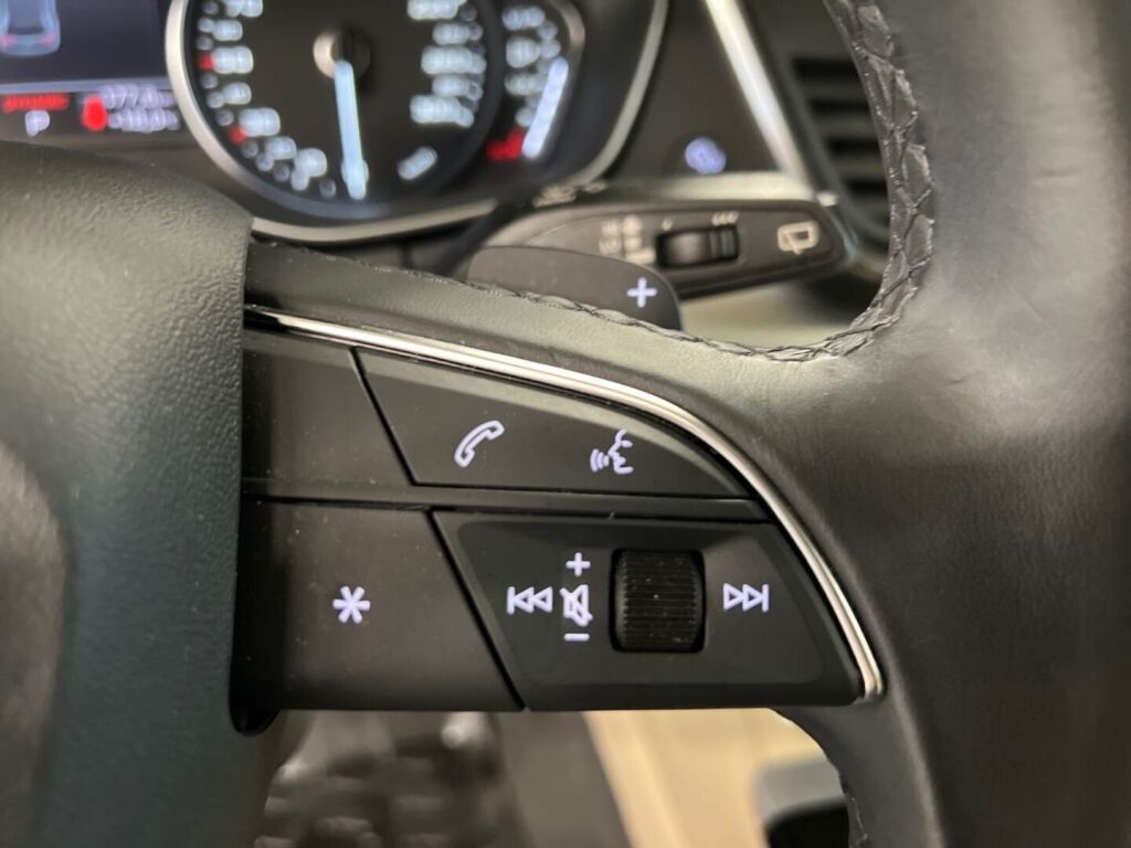 Audi Q5 2023 Musta
