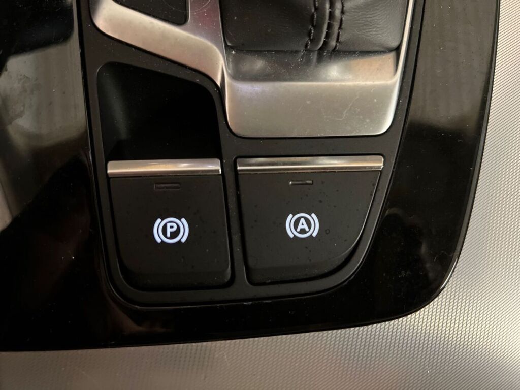 Audi Q5 2023 Musta