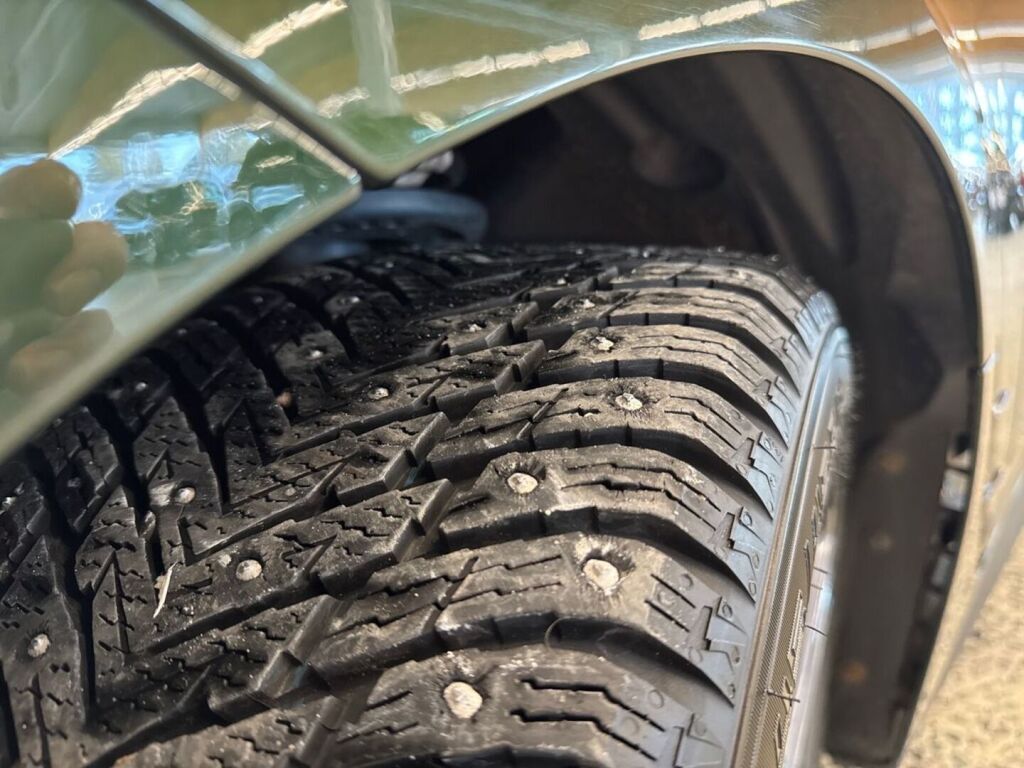 BMW i4 M50 2023 Metallinhohto Vihreä (Sanremo Green)