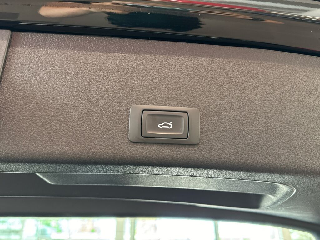 Audi e-tron 2020 Musta