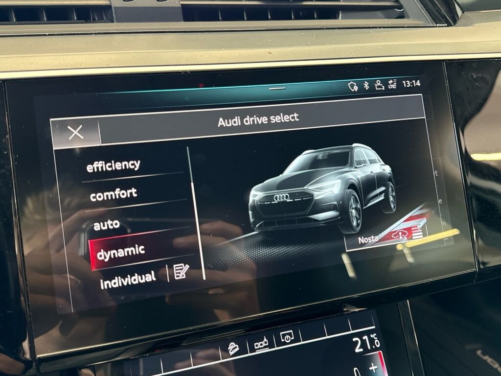 Audi e-tron 2020 Musta