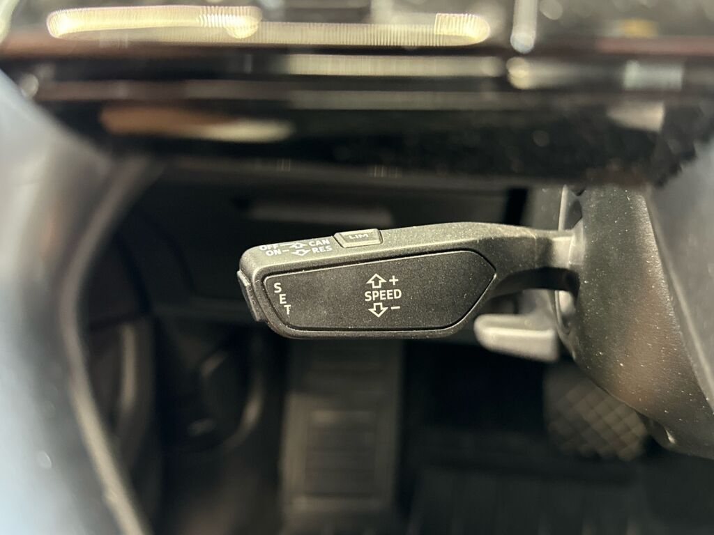 Audi e-tron 2020 Musta