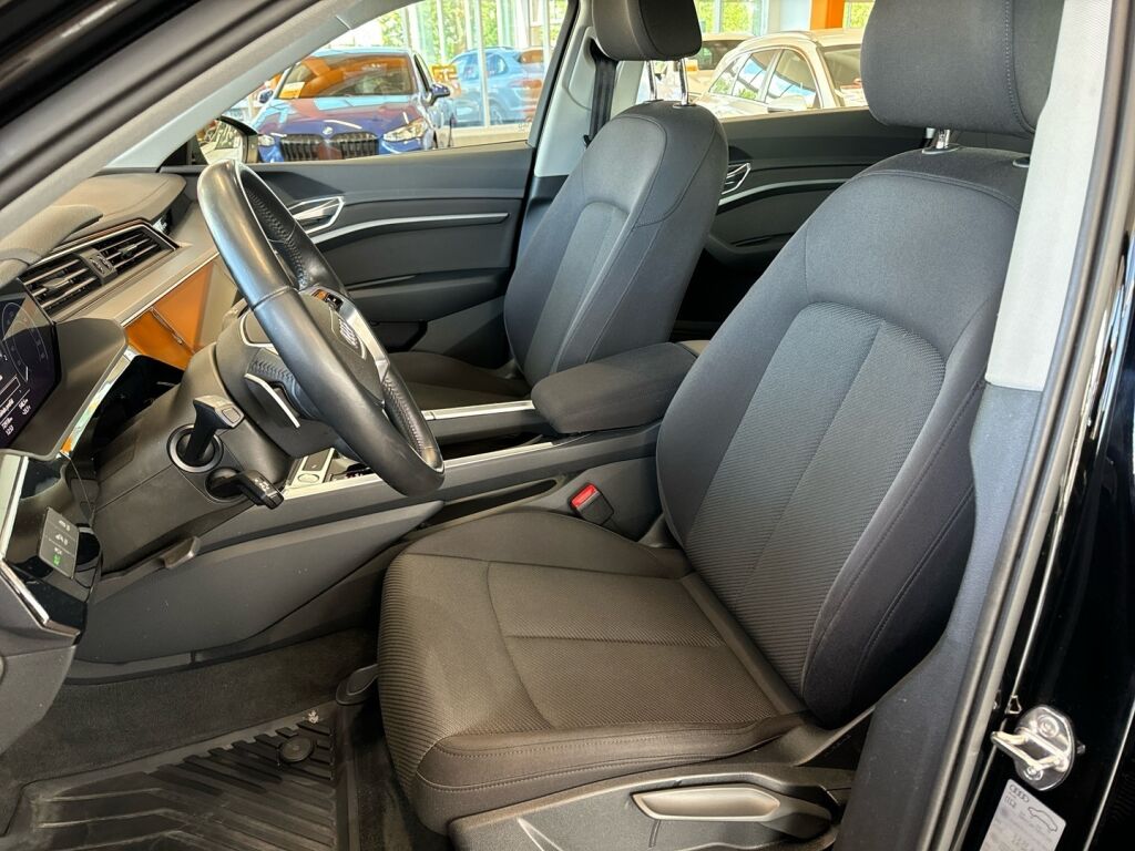 Audi e-tron 2020 Musta