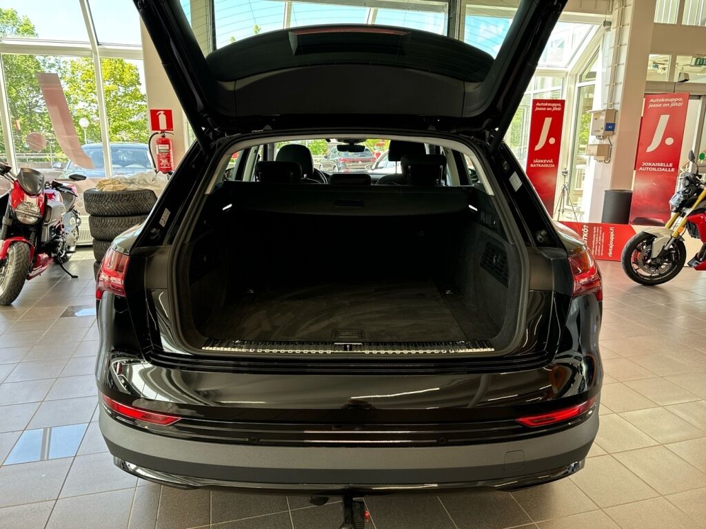 Audi e-tron 2020 Musta