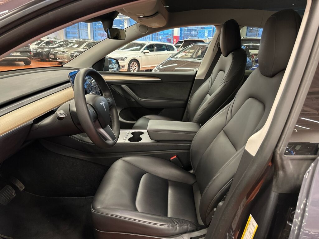 Tesla Model Y 2021 Harmaa