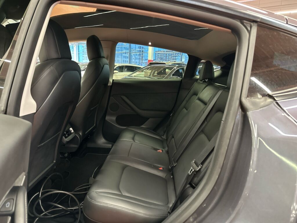 Tesla Model Y 2021 Harmaa