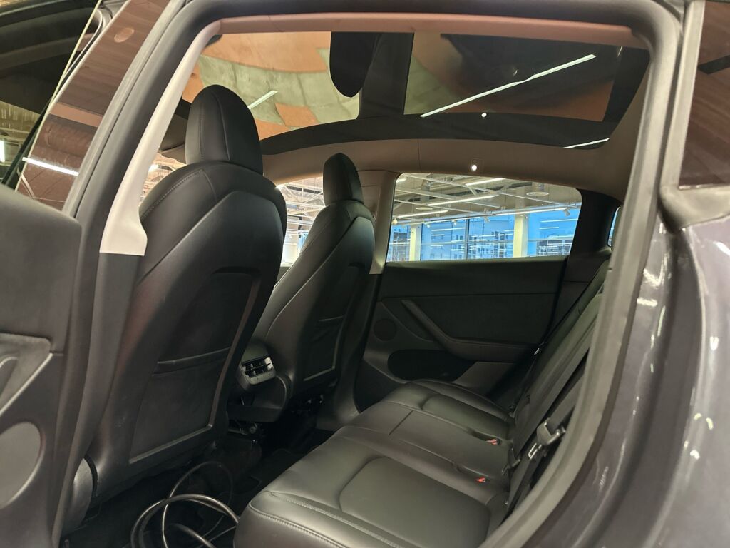 Tesla Model Y 2021 Harmaa