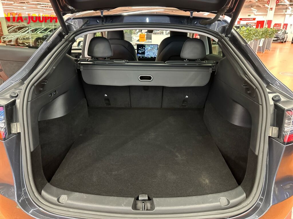 Tesla Model Y 2021 Harmaa