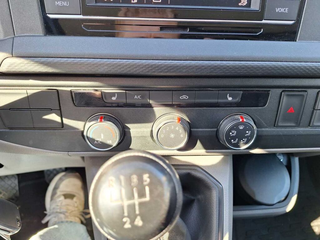 Volkswagen Transporter 2022 Valkoinen