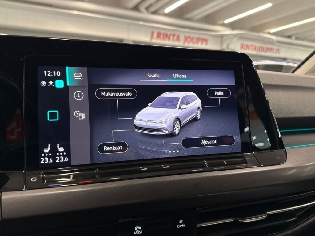Volkswagen Golf 2023 Musta