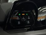 Volkswagen Golf 2023 Musta