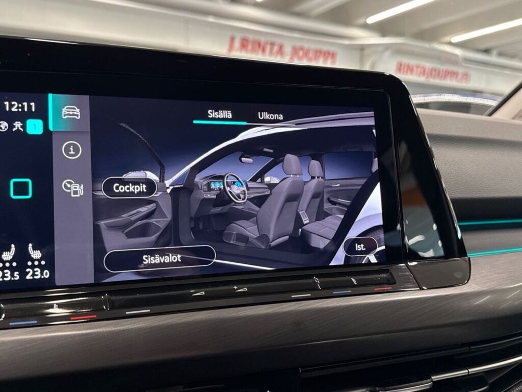 Volkswagen Golf 2023 Musta